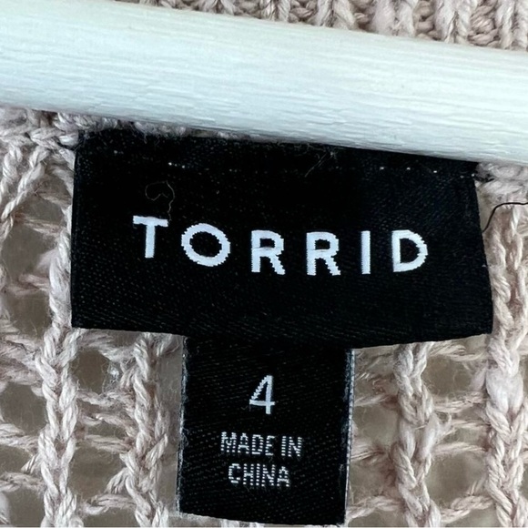 Torrid Cream V-Neck Sweater with Textured Knit, and layering tanks - Picture 4 of 11